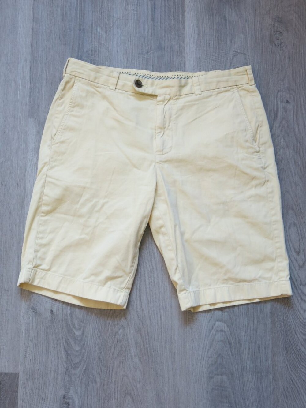 Brooks Brother 100% Cotton Yellow Bermuda Short - Size W34